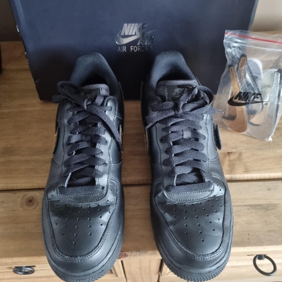 Nike air force 1 black metallic gold trainers uk 6.5 good condition - Picture 2 of 4